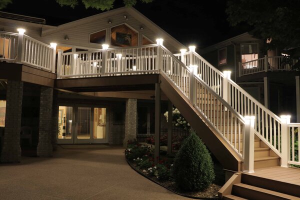 3½ in x 3½ in. (4 in. x 4 in. Wood) White Solar Post Cap Light - White LED